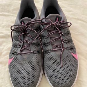 Ladies Nike Running Shoes, 7.5 Medium